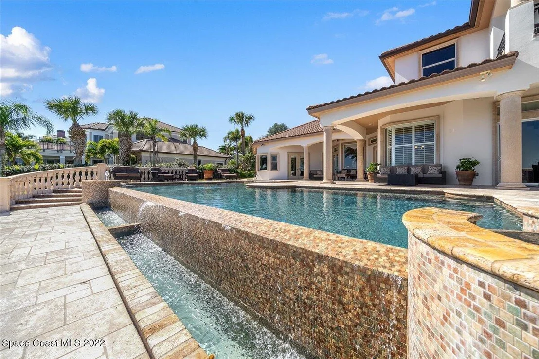 Photo of 671 Indian River Drive