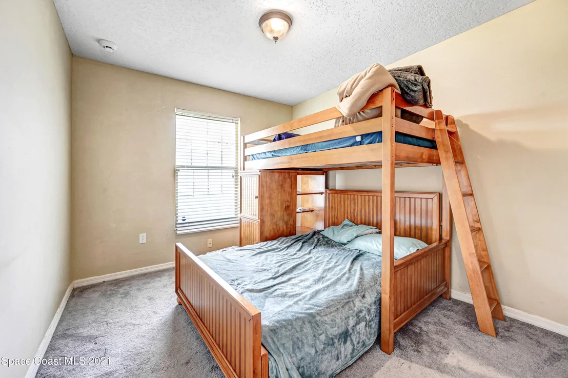 Photo of 6621 Bancroft Avenue