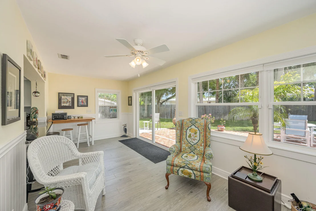 Photo of 949 W Whitmire Drive