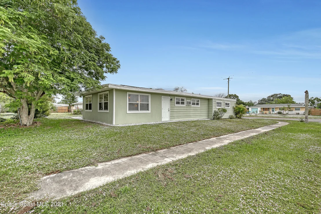Photo of 772 Bianca Drive NE