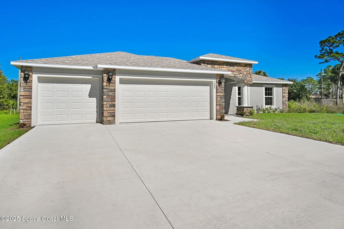 Photo of 1089 Savery Road