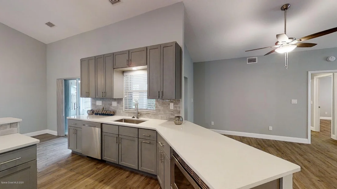 Photo of 925 Pelican Lane