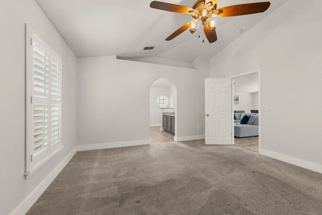 Photo of 1223 White Oak Circle