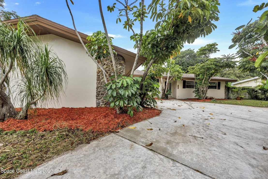 Photo of 521 Andrews Drive