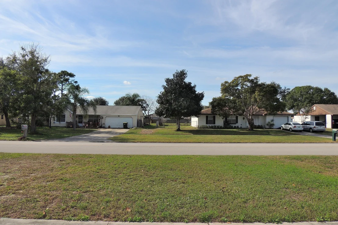 Photo of 1120 NE Riviera Drive