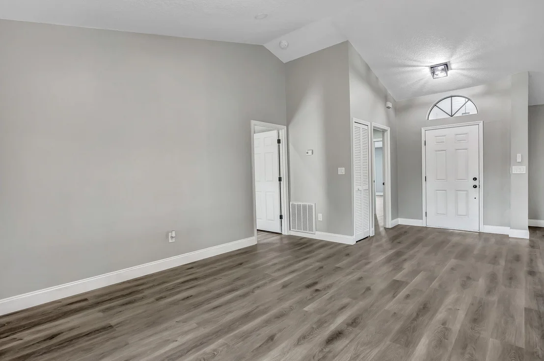 Photo of 207 Eldron Boulevard SE