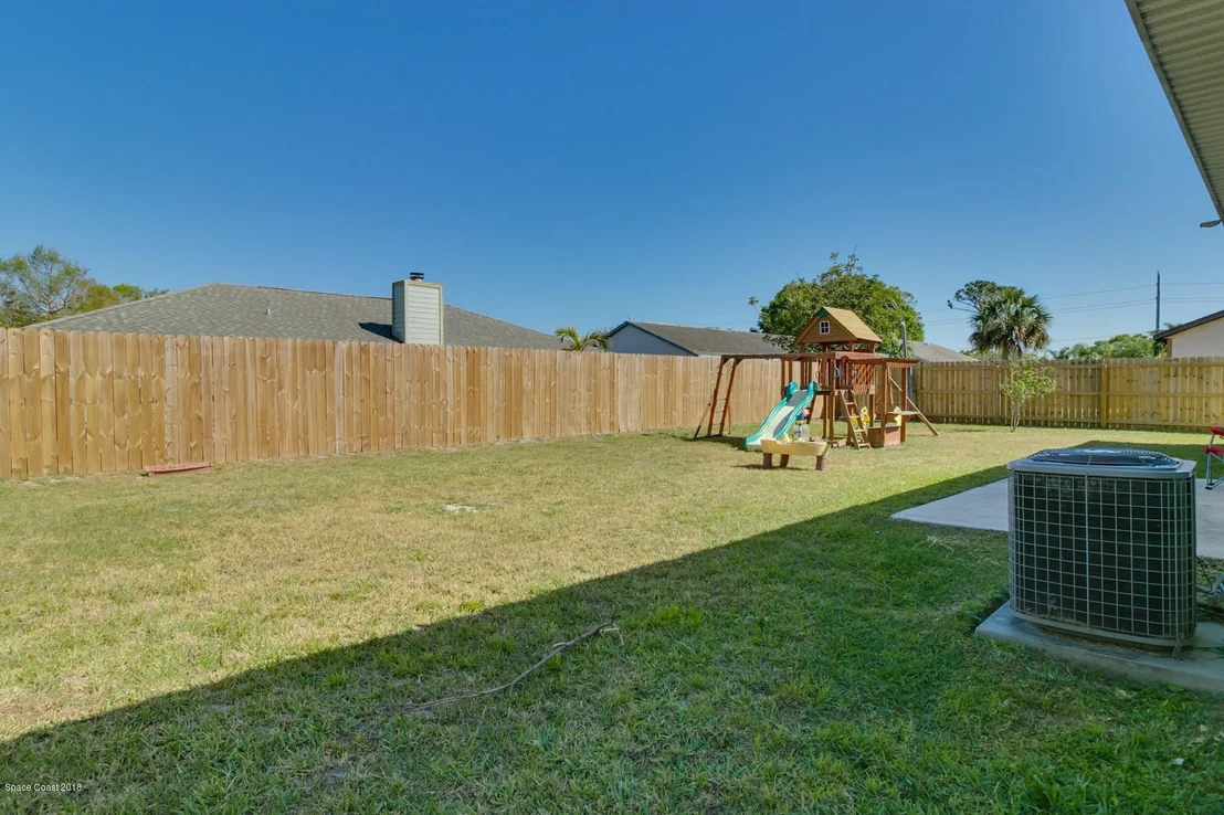 Photo of 866 Pine Wood Avenue