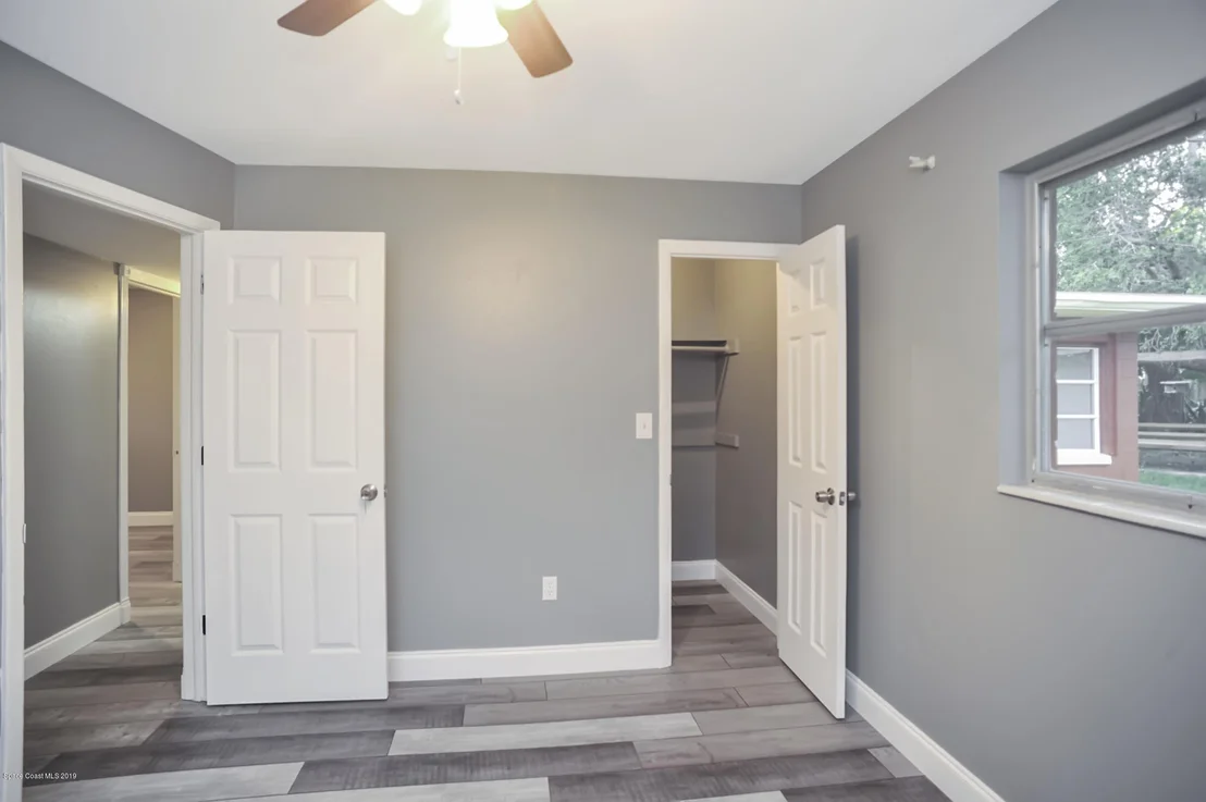 Photo of 1860 Oakwood Drive
