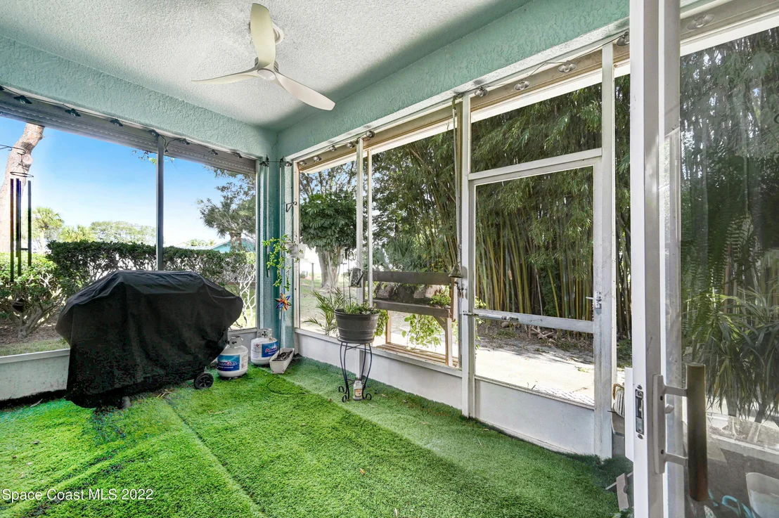 Photo of 852 Villa Drive