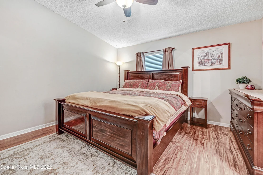 Photo of 1153 White Oak Circle