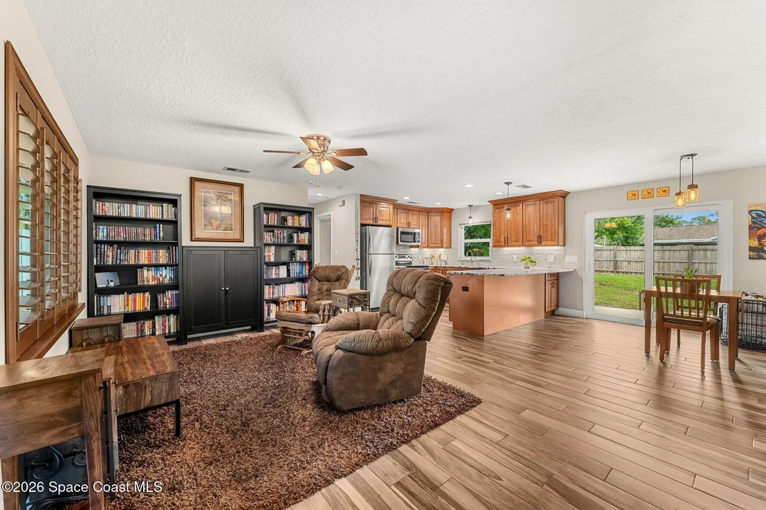 Photo of 5687 Holden Road