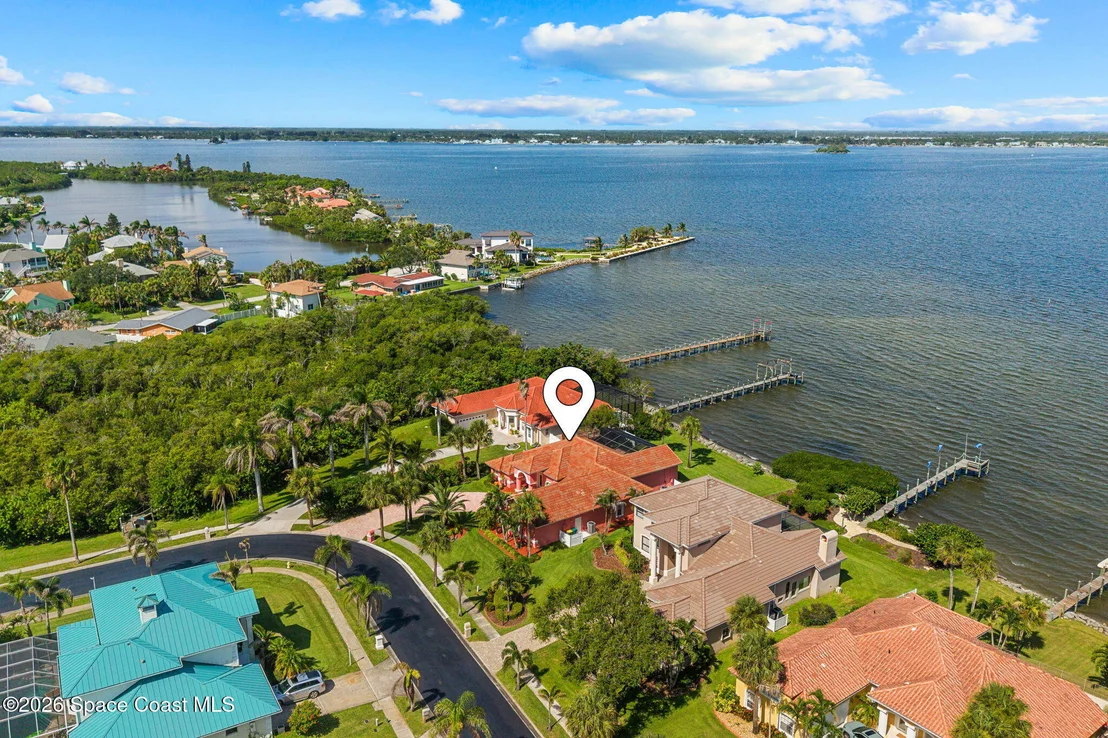 Photo of 327 Island Drive