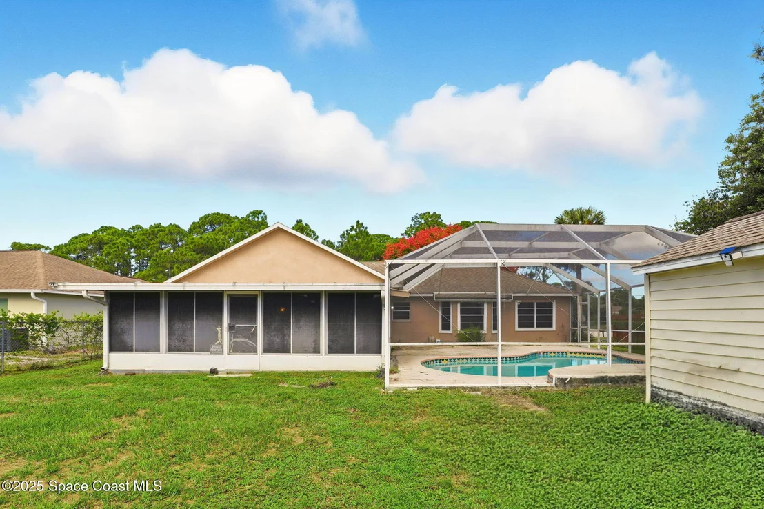 Photo of 220 Lanack Road SE