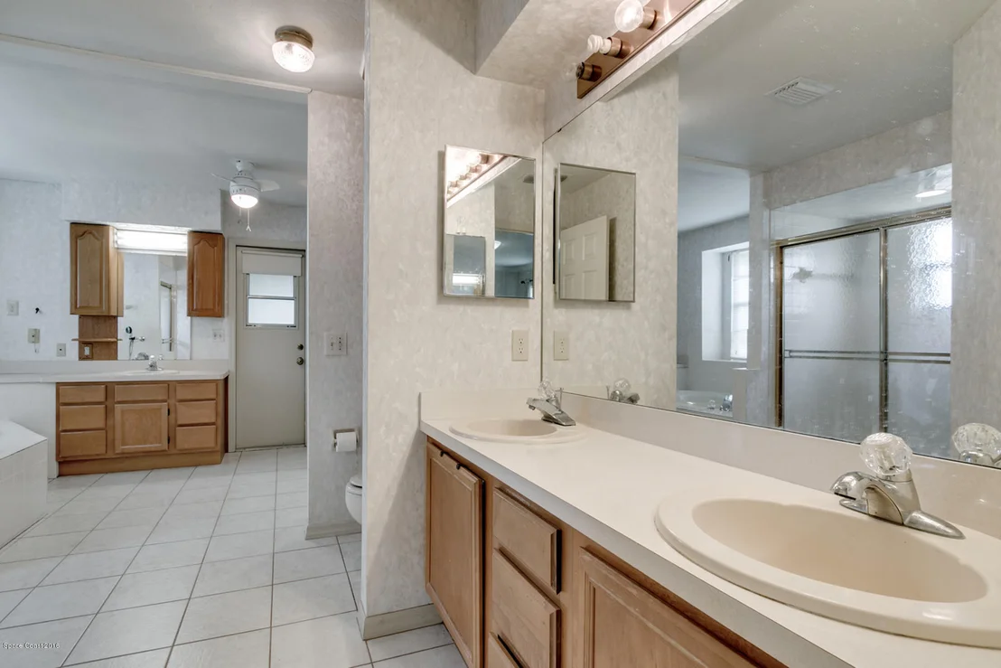 Photo of 927 Whisperpine Drive