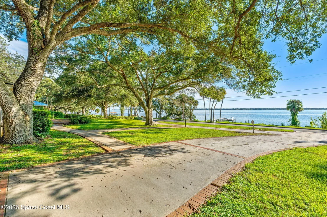 Photo of 925 N Indian River Drive