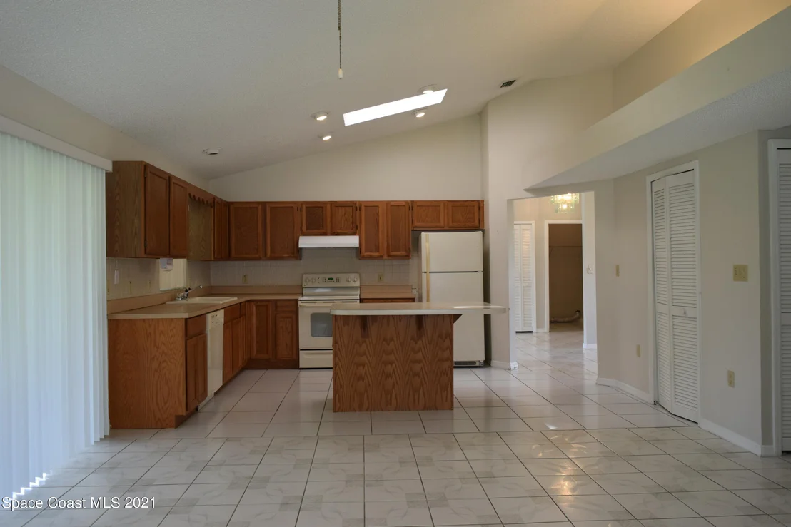 Photo of 816 Seven Gables Circle SE