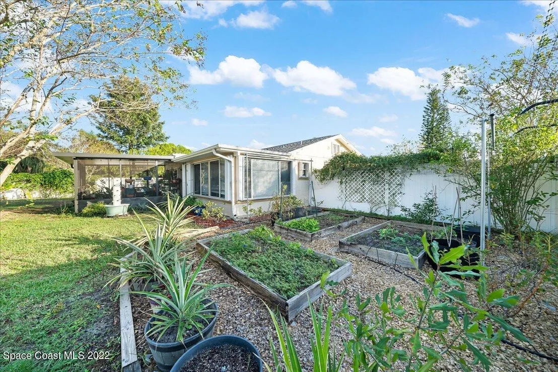 Photo of 1300 Cindy Circle NE