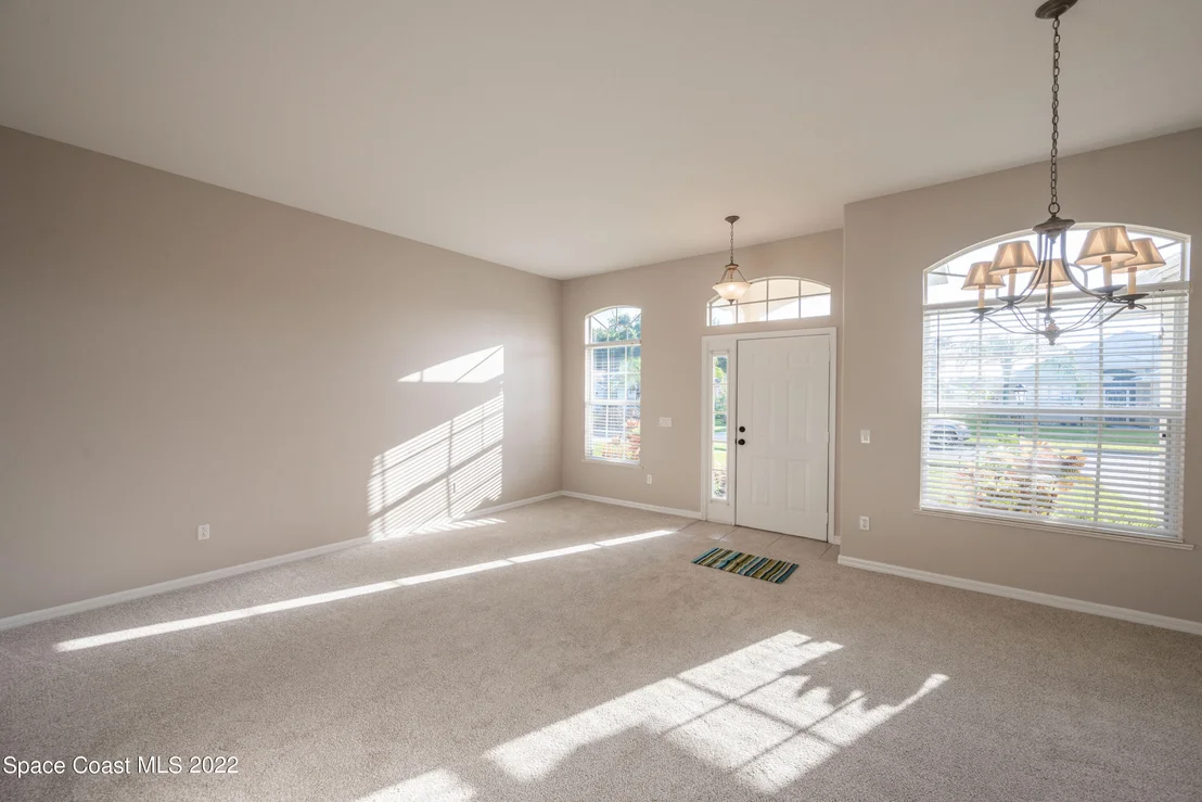 Photo of 904 Tavernier Circle NE