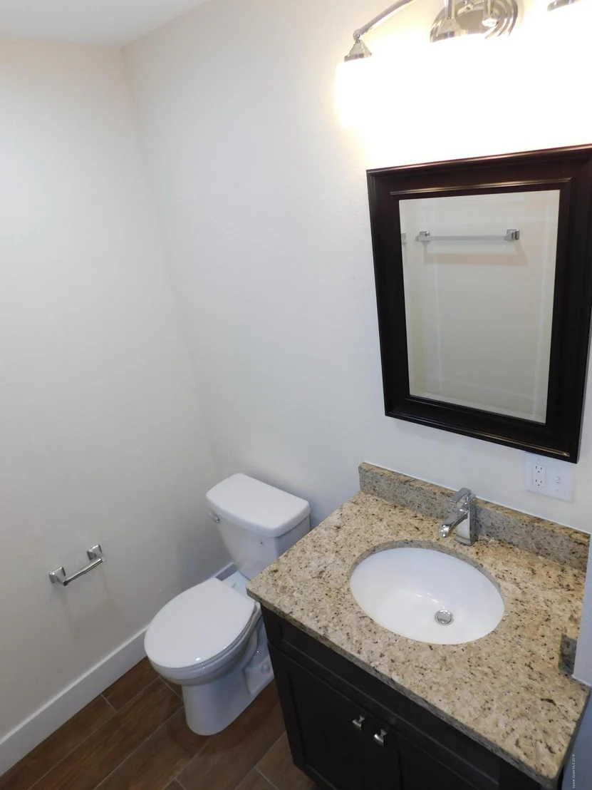Photo of 2084 Lakeview Drive
