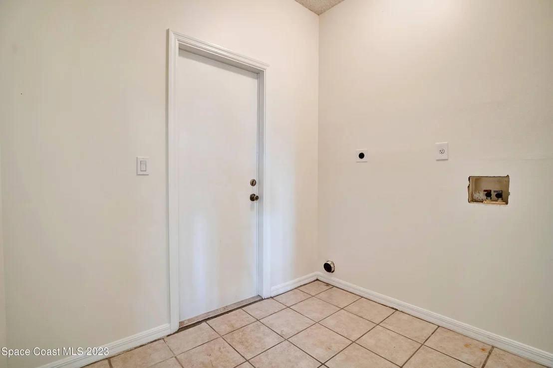 Photo of 6697 Cecil Road