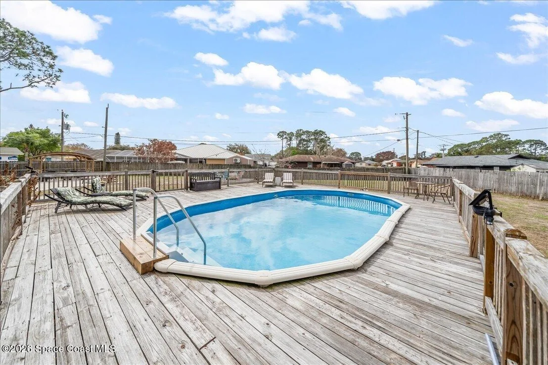 Photo of 800 Lyons Circle NW