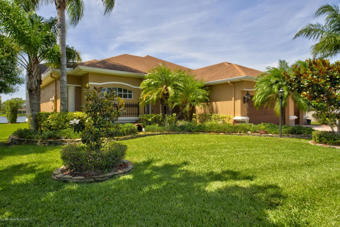 Photo of 2084 Botanica Circle
