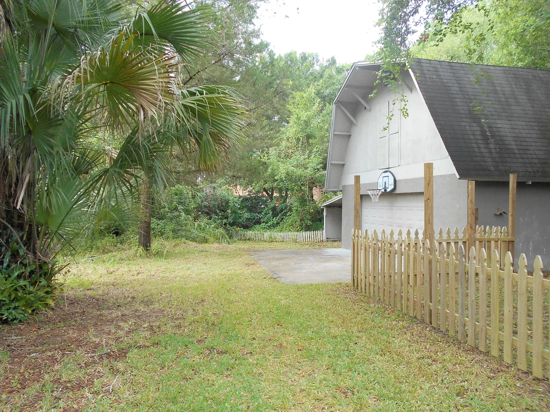 Photo of 8465 Henry Avenue