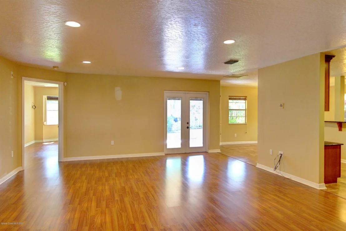 Photo of 940 Pelican Lane