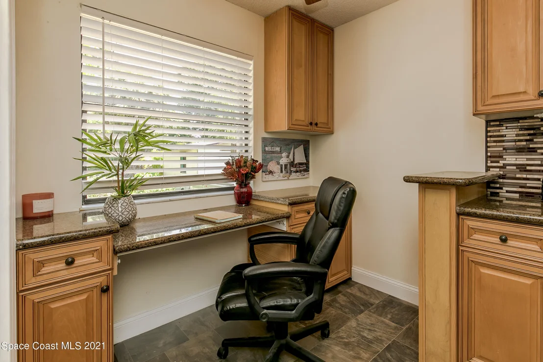 Photo of 949 Streamlet Ave Avenue