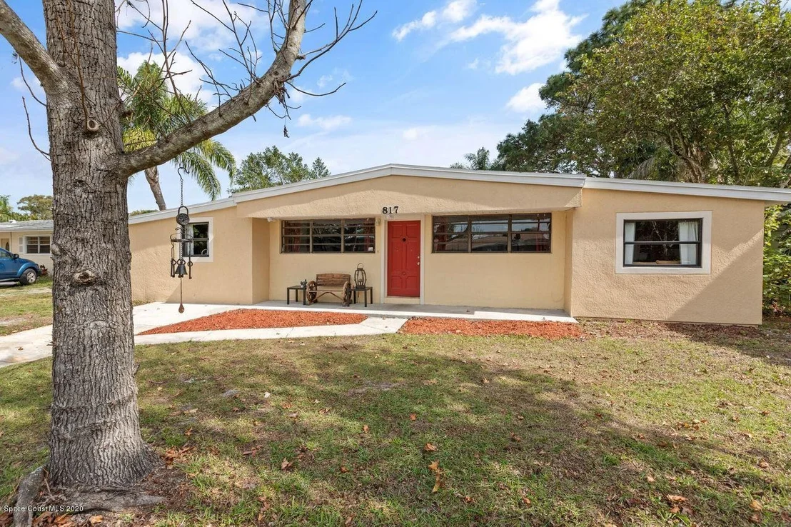 Photo of 817 Glenmore Circle