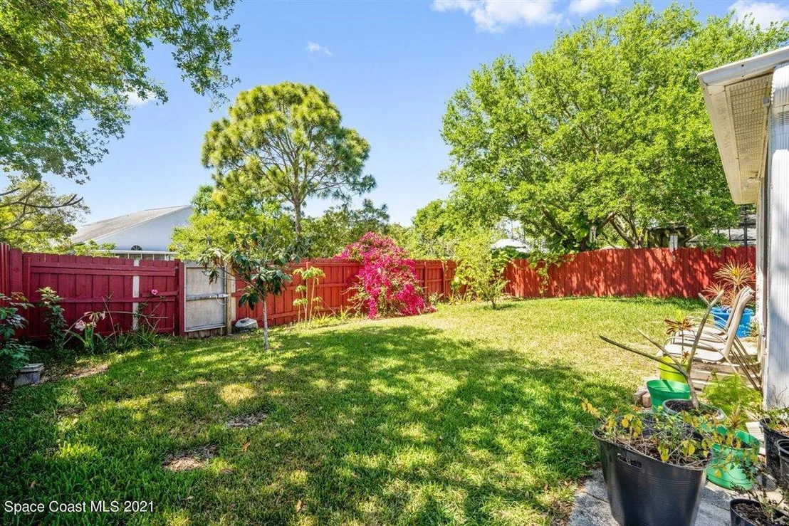 Photo of 1209 White Oak Circle