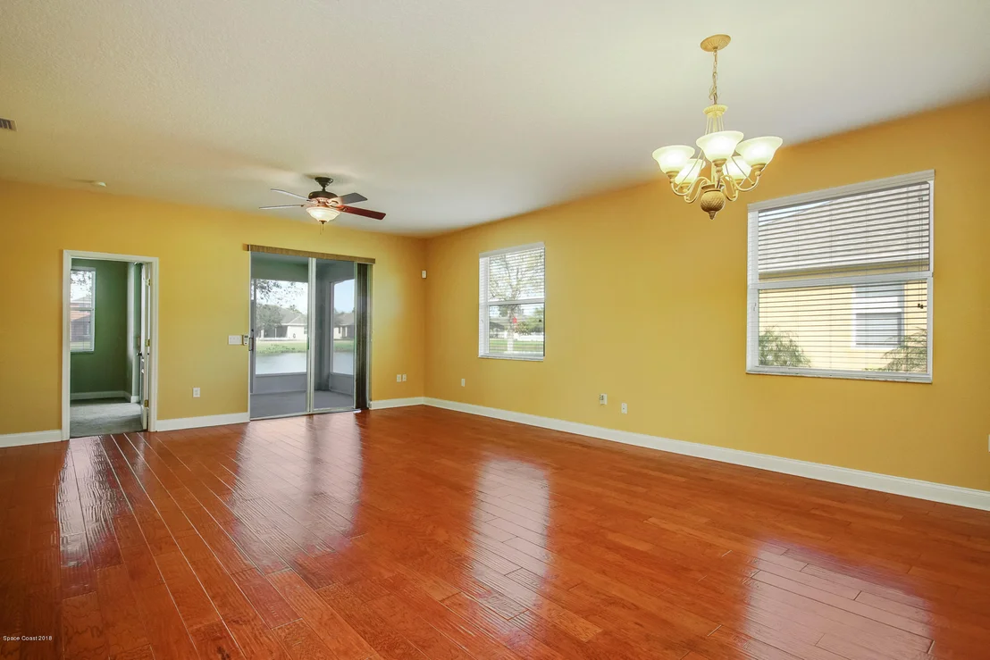 Photo of 1472 Hemingway Boulevard