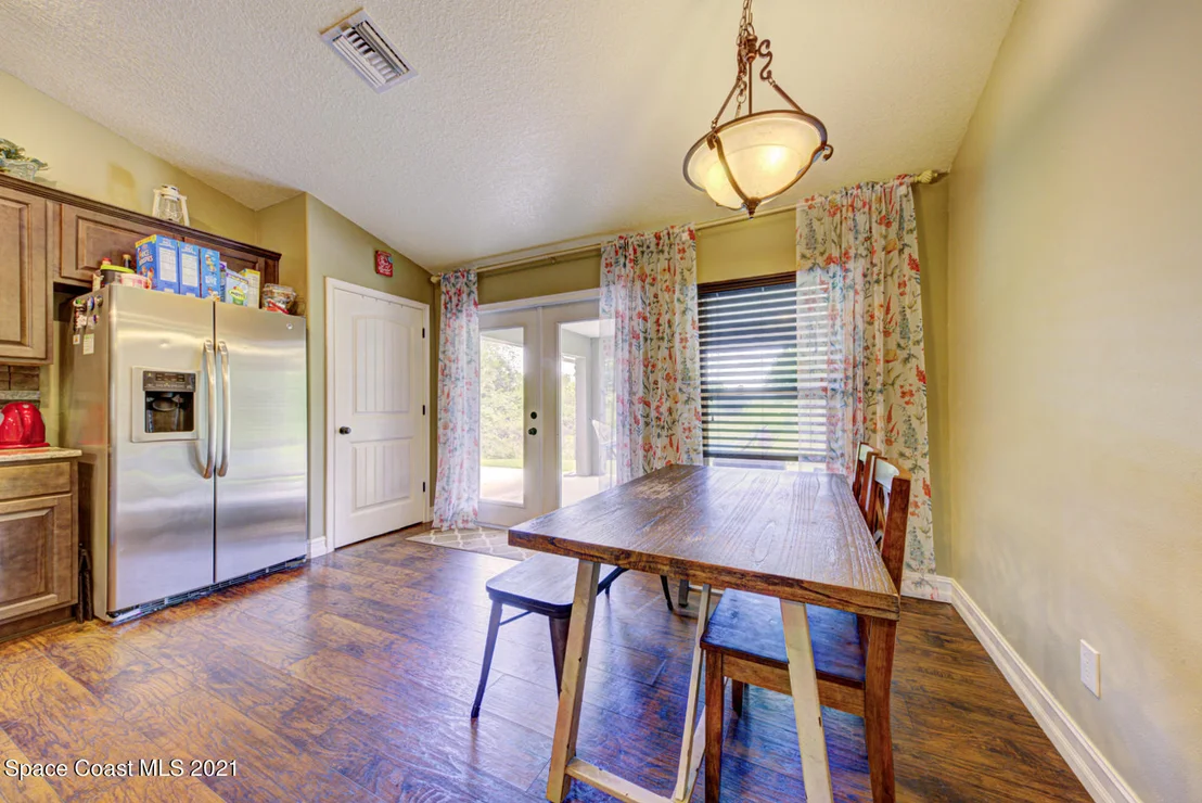 Photo of 6135 Dixie Way