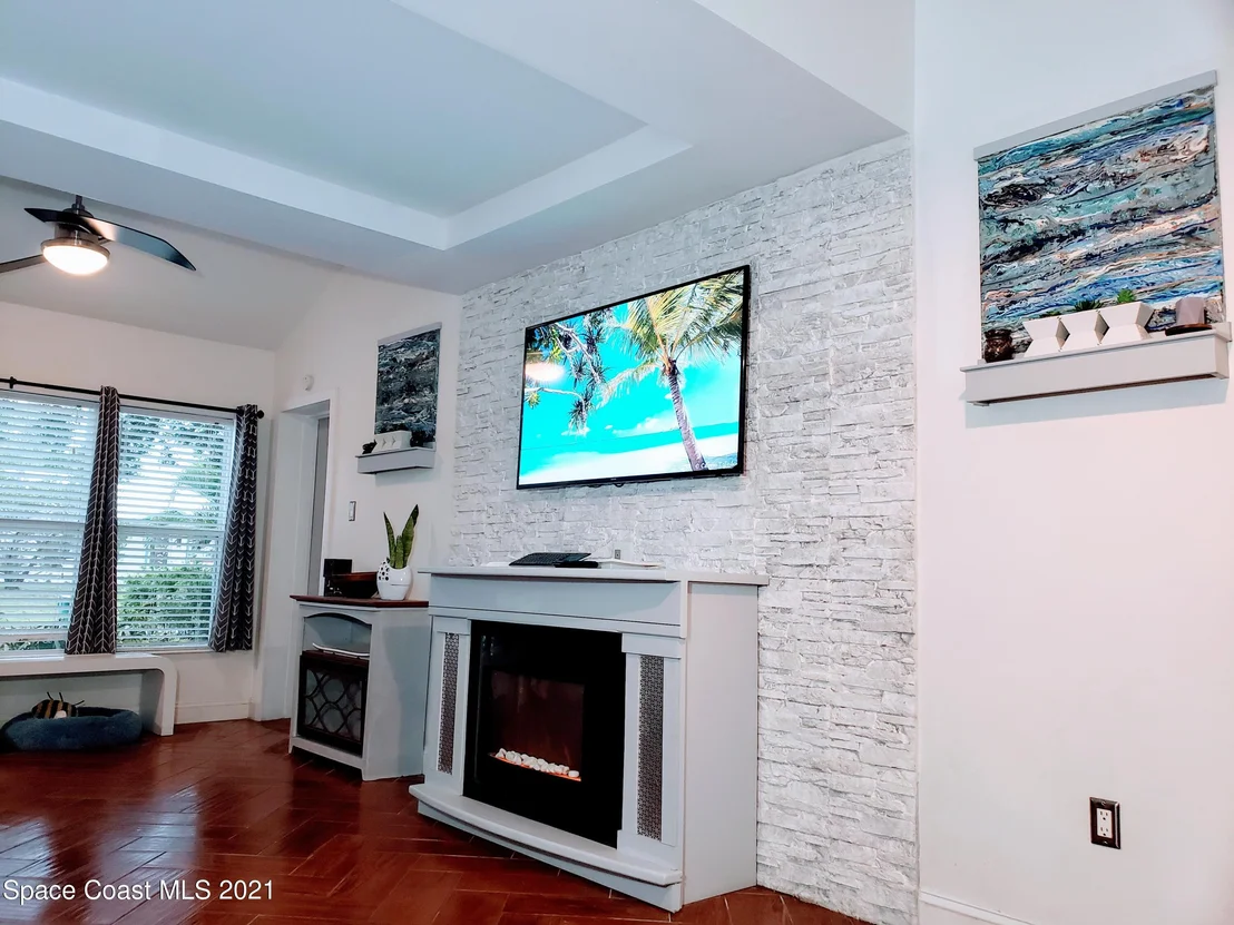 Photo of 546 Loveridge Drive