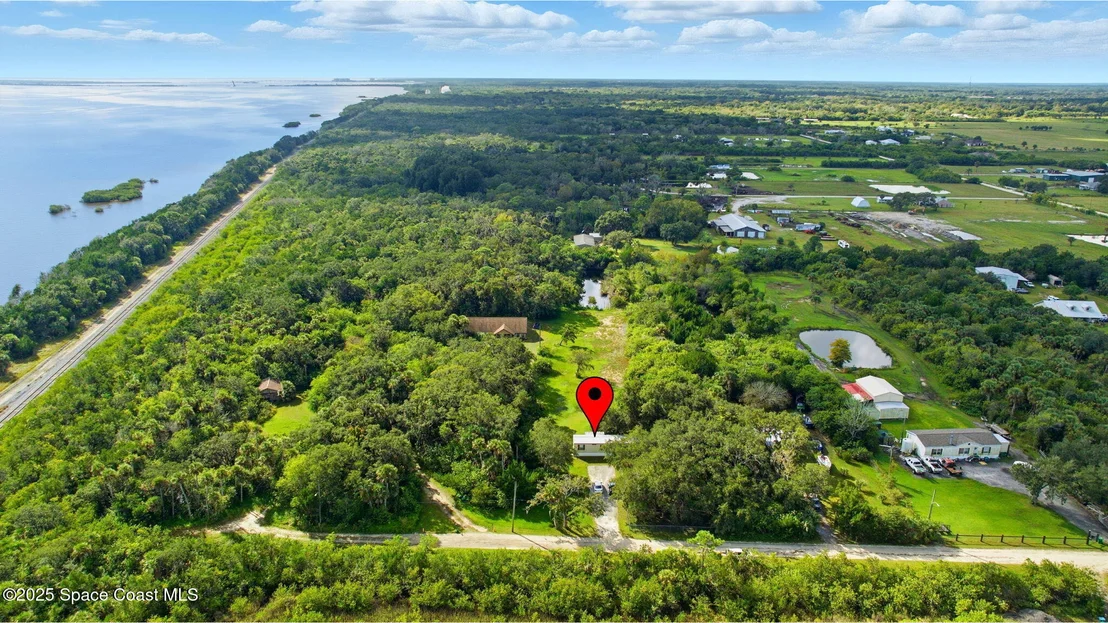 Photo of 2821&2825 Lionel Road
