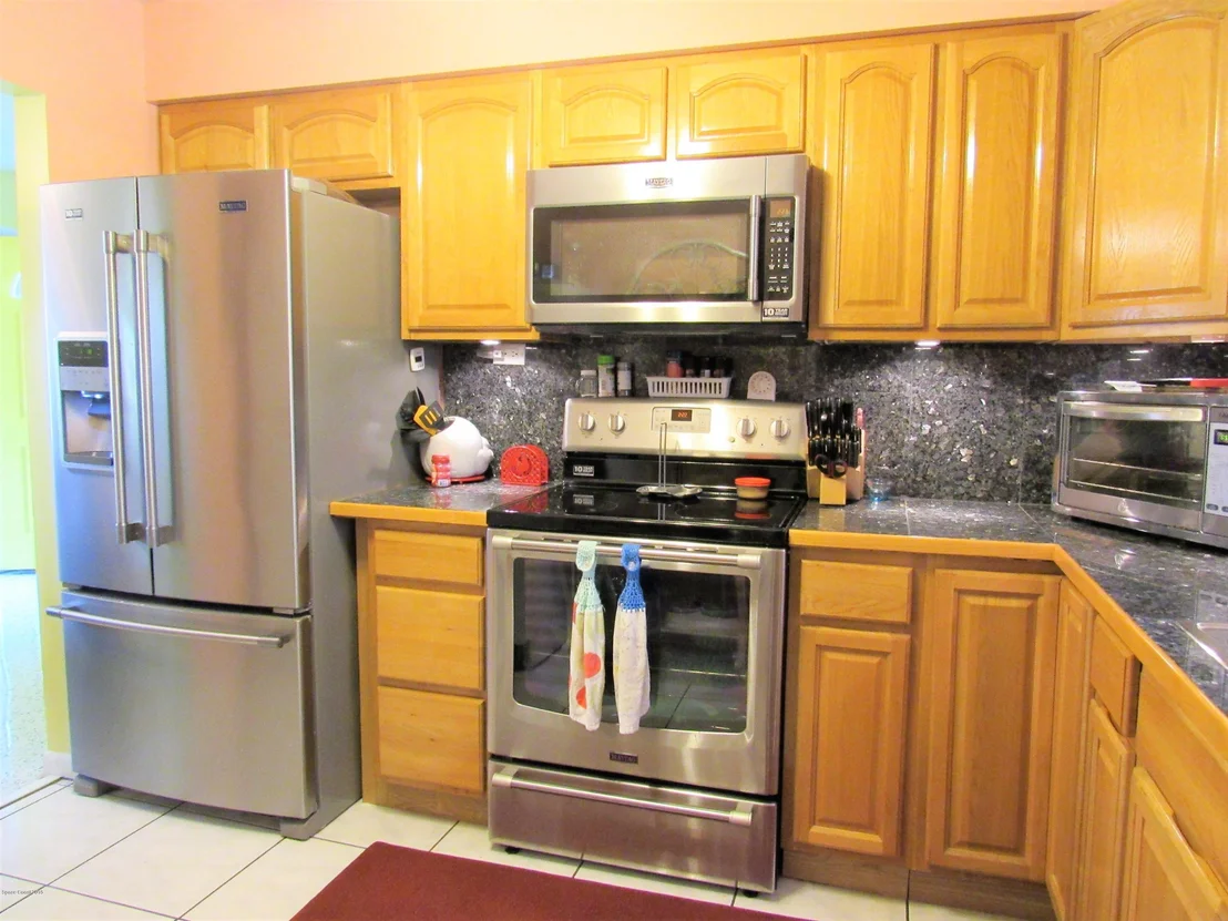 Photo of 979 Demaret Drive