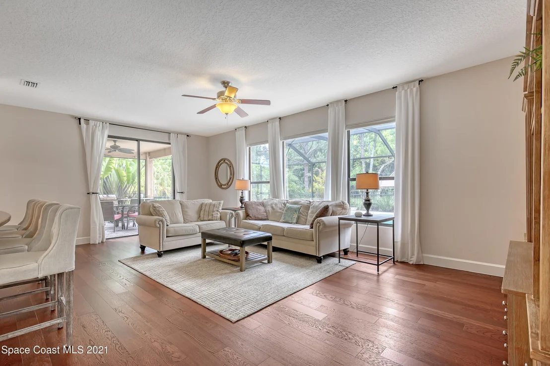 Photo of 1380 Talon Way