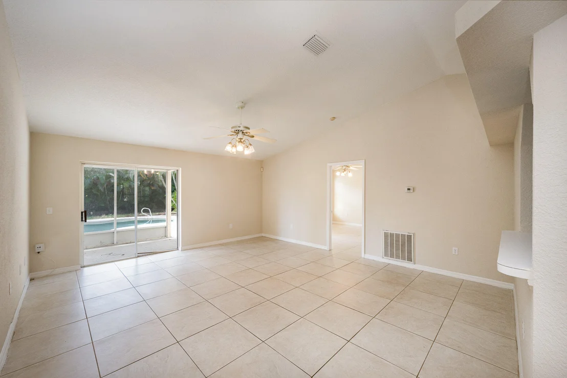 Photo of 910 Waco Boulevard SE