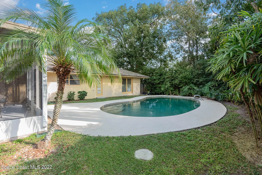 Photo of 180 White Oak Circle