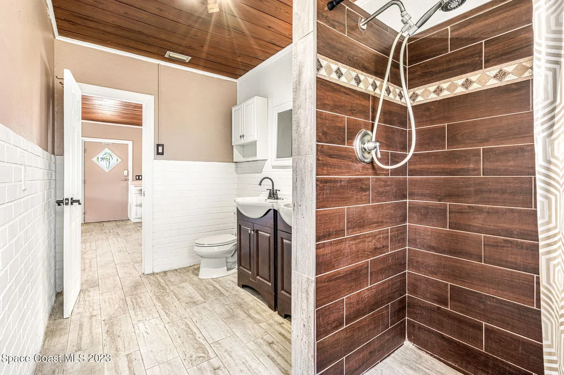 Photo of 2875 Stearns Avenue NE