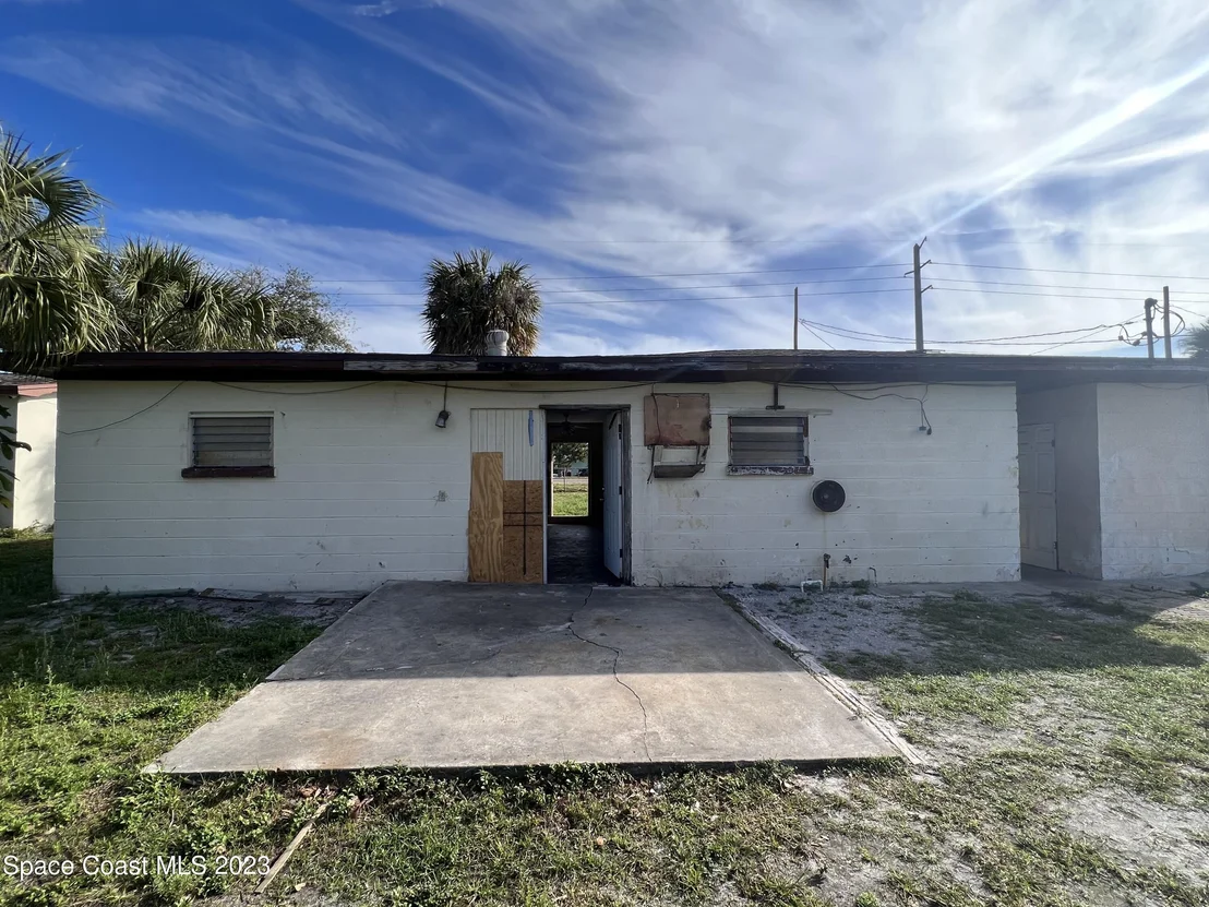Photo of 2216 Pineapple Avenue