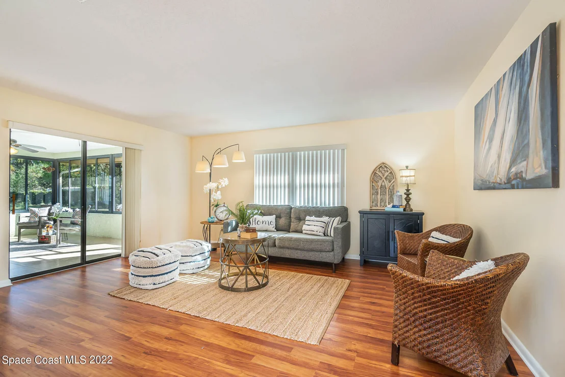 Photo of 1527 Eldron Boulevard SE