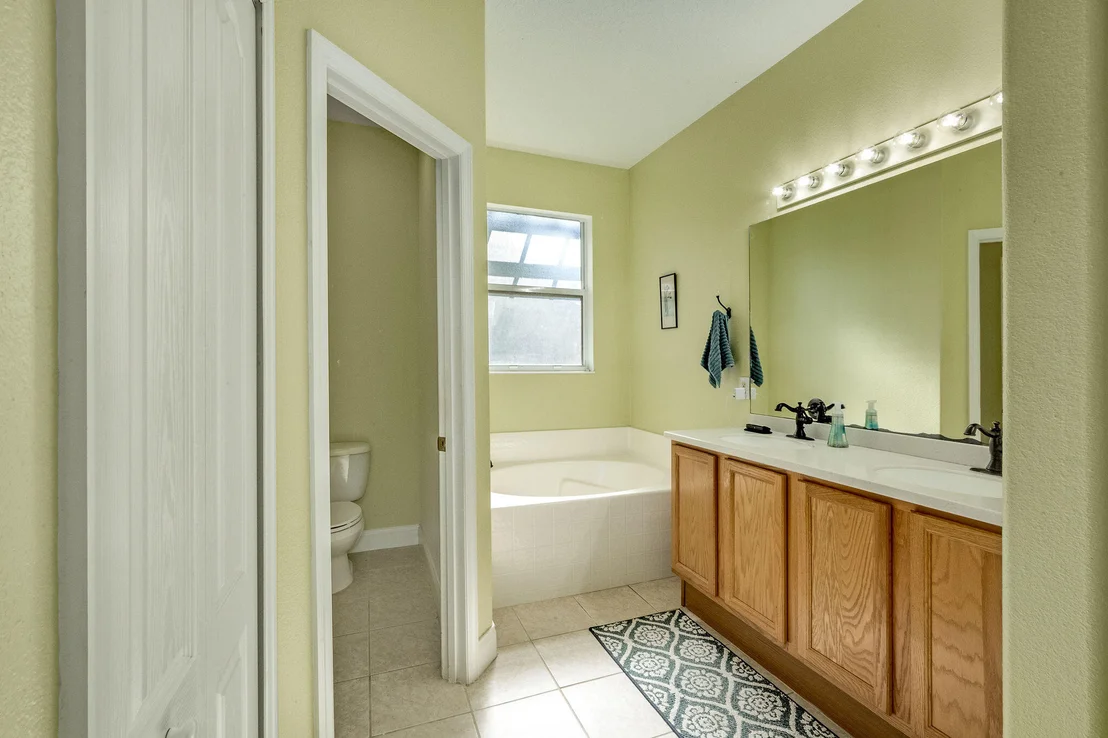 Photo of 392 Waterside Circle