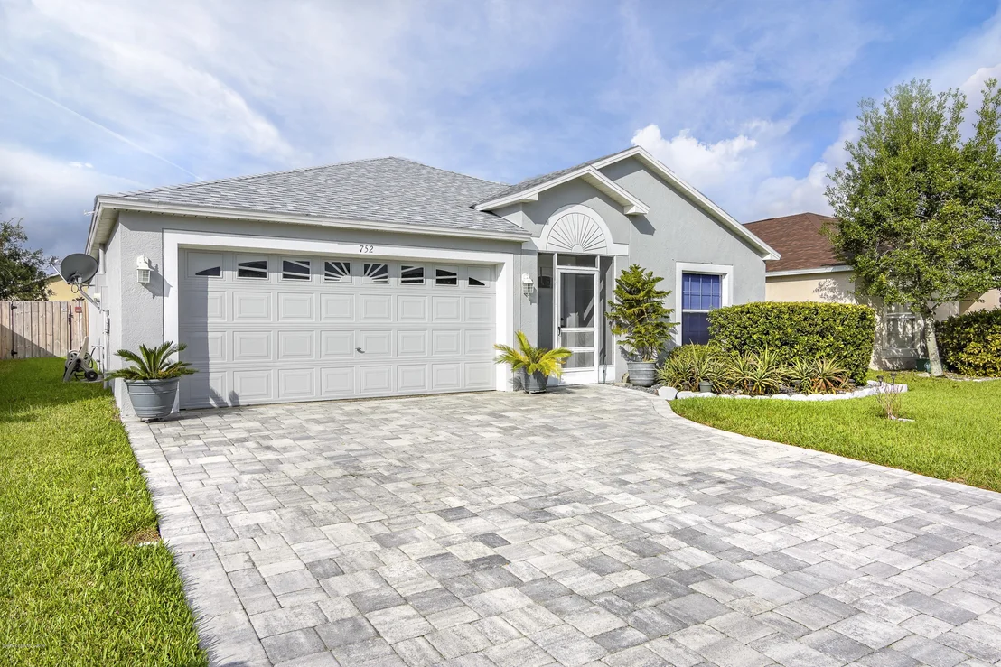 Photo of 752 Lake George Drive