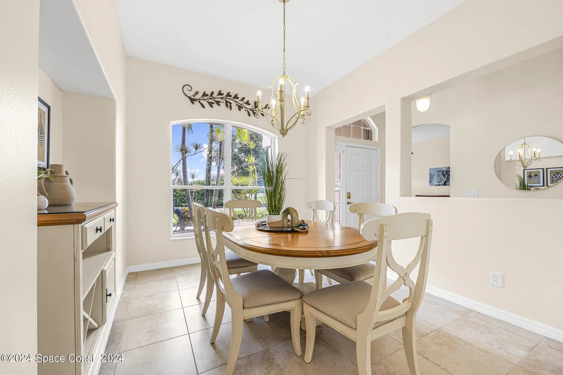 Photo of 1878 Windbrook Drive SE