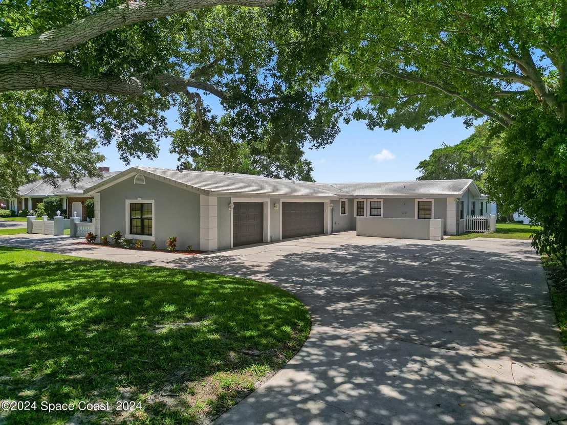 Photo of 206 Riverside Drive