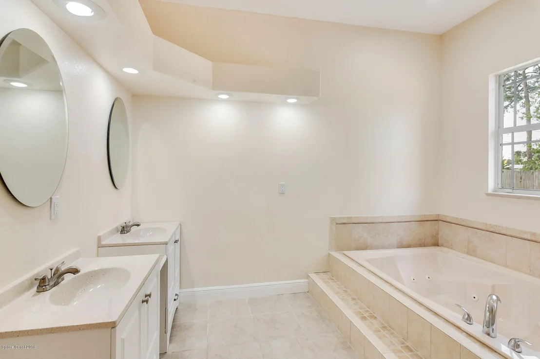 Photo of 1227 Holmes Street