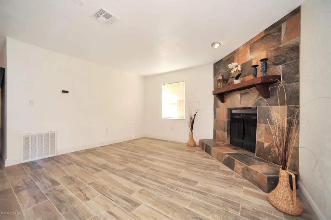 Photo of 1141 Fairlawn Drive