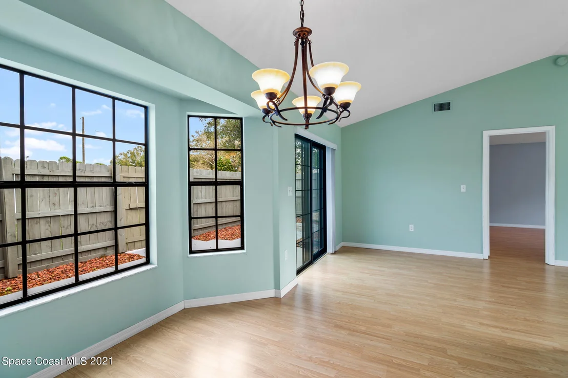 Photo of 942 Pineland Drive