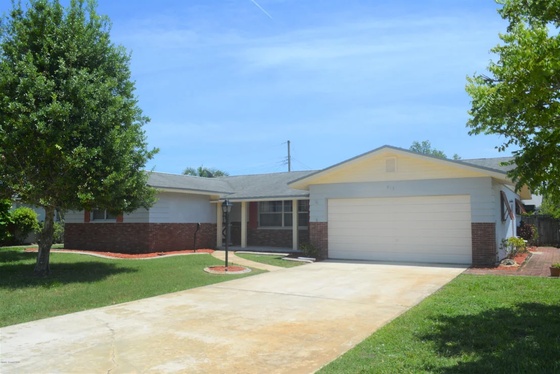 Photo of 913 Kings Post Road